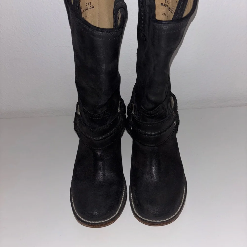 Frye Carmen Harness Boots Black Textured Leather Heel Moto Biker Size 6 B 77374 - Picture 2 of 8